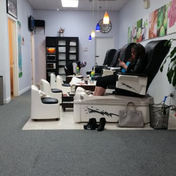Lovely Nails - Pedicures station - Nail Salons Near Me - Saugus, Massachusetts