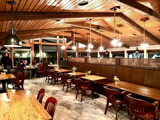 The Wayfarer Restaurant & Lounge by null