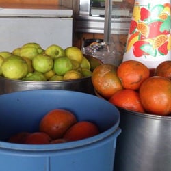 Fuente Tropical Mariano - Más frutas.