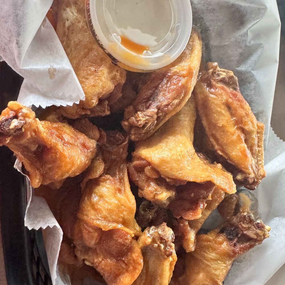 Siggy's-An American Bar - Mild bone in wings - American Near Me - Palm Bay, Florida Siggy's-An American Bar - Mild bone in wings - American Near Me - Palm Bay, Florida