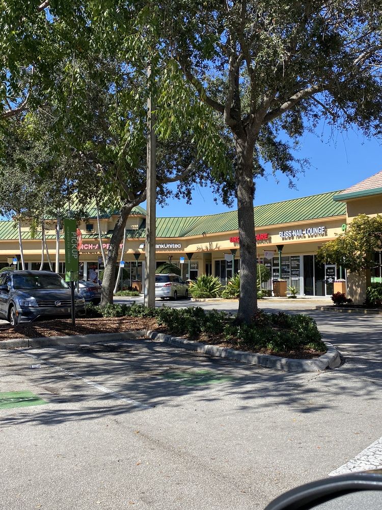 PLANTATION TOWNE SQUARE Updated April 2024 6901 W Broward Blvd