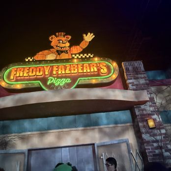 Halloween Horror Nights - Last maze of the night. It averaged a 2 hour plus wait till 1:45 am which is when we got in line. - Haunted Houses Near Me - Los Angeles, California Halloween Horror Nights - Last maze of the night. It averaged a 2 hour plus wait till 1:45 am which is when we got in line. - Haunted Houses Near Me - Los Angeles, California