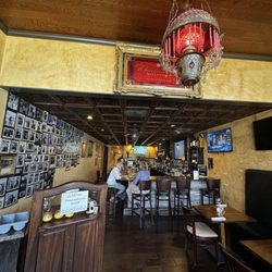 Luka's Restaurant & Bar - Entrance with bar