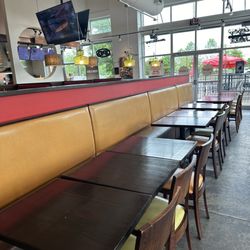 Uncle Maddio's Pizza - Interior restaurant seating