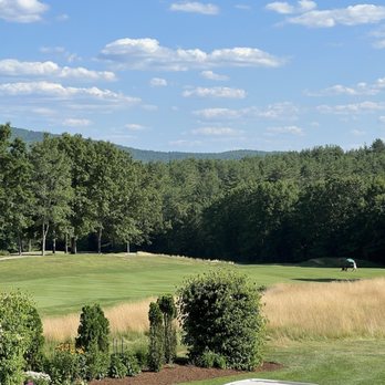 Stonebridge Country Club - looking over the 9the green from the club house - Country Clubs Near Me - Goffstown, New Hampshire Stonebridge Country Club - looking over the 9the green from the club house - Country Clubs Near Me - Goffstown, New Hampshire