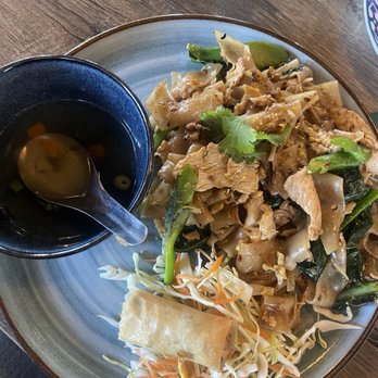 Lim Ros Thai Restaurant - Pad Se Ew Lunch Special - Salad Near Me - Maitland, Florida