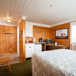 Clipper Inn