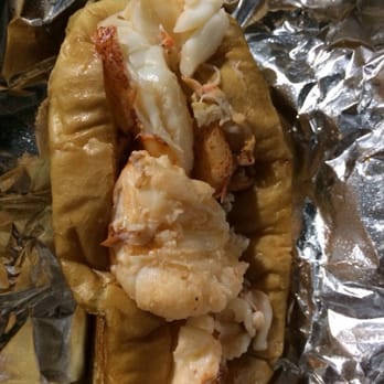 Lobstatruck - Lobster roll w/ butter - Food Trucks Near Me - Fullerton, California Lobstatruck - Lobster roll w/ butter - Food Trucks Near Me - Fullerton, California
