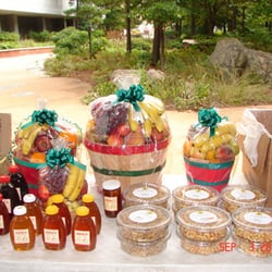 S & H Produce Stand - Gift baskets and local honey