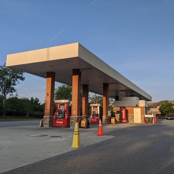 Kroger - Kroger Fuel Center. This location has 8 gas pumps. - Grocery Near Me - Alpharetta, Georgia Kroger - Kroger Fuel Center. This location has 8 gas pumps. - Grocery Near Me - Alpharetta, Georgia
