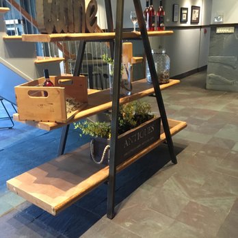Carolyn's Sakonnet Vineyards - Wineries Near Me - Little Compton, Rhode Island
