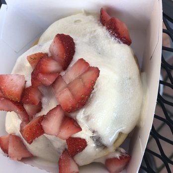Cinnaholic - Cream cheese frosting and strawberry - Desserts Near Me - Corona, California Cinnaholic - Cream cheese frosting and strawberry - Desserts Near Me - Corona, California