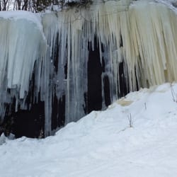 Vallee Bleue Ski Centre - Magnifiques stalactites le long des pistes