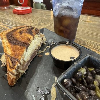 Hurricane Mo's - Tuna Reuben - Bars Near Me - Kitty Hawk, North Carolina