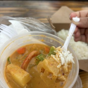 Thai Thantawan - Yellow Curry - peppers, potatoes, i choose chicken - Thai Near Me - Portland, Oregon