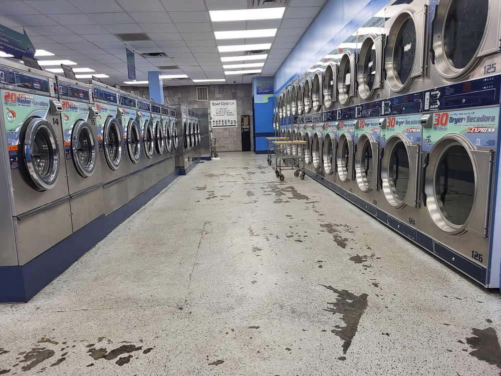 LAUNDRY BASKET Updated October 2024 1852 E 8th St, Jeffersonville