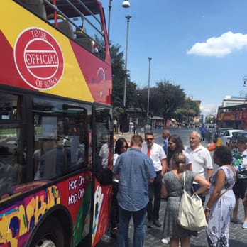 City Sightseeing Roma - Angry customers confronting the staff about the 40 minute smoke break stop. - Bus Tours Near Me - Rome, RM City Sightseeing Roma - Angry customers confronting the staff about the 40 minute smoke break stop. - Bus Tours Near Me - Rome, RM