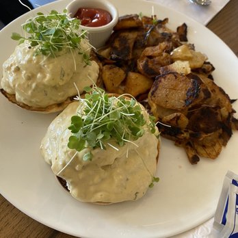 Me & You - Filet mignon eggs Benedict - Breakfast & Brunch Near Me - Bethpage, New York
