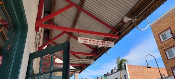 Mo's SmokeHouse BBQ by null