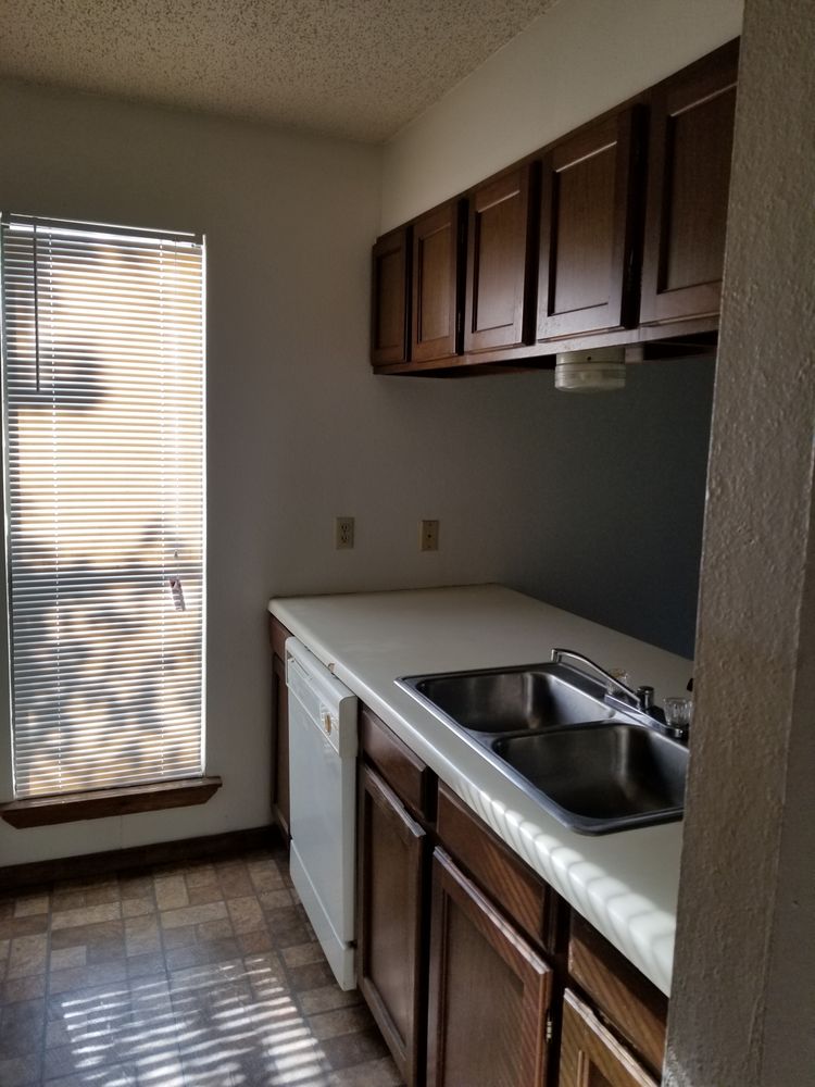 LANDINGS APARTMENTS 11 Photos 1214 SW C Ave, Lawton, Oklahoma