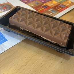 DUBAI CHOCOLATE DUBAI CHOCOLATE