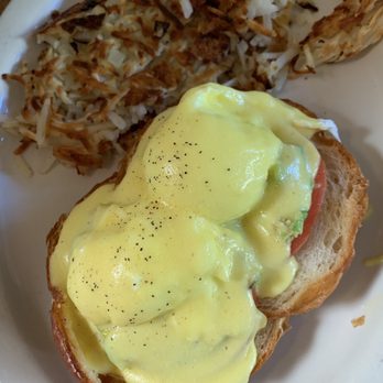Old Monterey Cafe - California Benedict - Breakfast & Brunch Near Me - Monterey, California