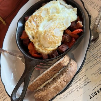 Phoenicia Diner - Corned Beef Skillet - Diners Near Me - Phoenicia, New York