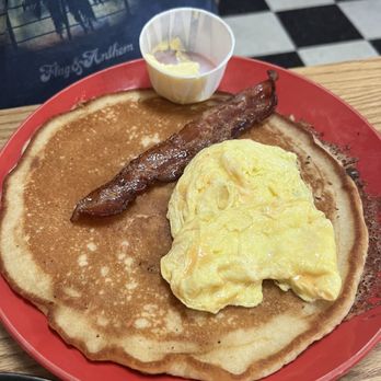 Pappy's Greasy Spoon - Ken's pancake with chocolate chips - American Near Me - Canby, Oregon