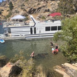 Lake Roosevelt Adventures - Found some great coves with beaches to explore.