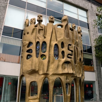 Fiesta Americana - Banco Santander storefront (erected 1970) at the base of the Fiesta American Reforma Hotel - Hotels Near Me - México, D.F., DIF