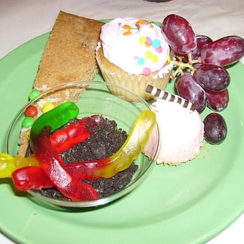 Goofy's Kitchen - Dessert - American Near Me - Anaheim, California