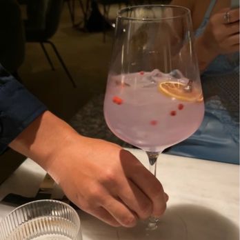 Le Jardinier - Cromosat & tonic (starts of blue & turns pink !) - French Near Me - Houston, Texas