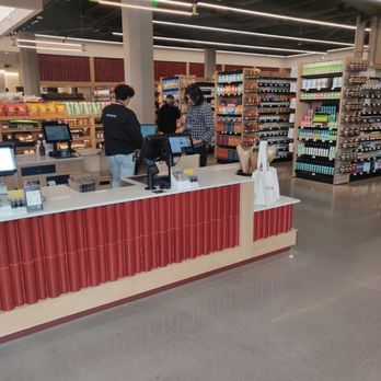 Erewhon - Inside - Grocery Near Me - Pasadena, California Erewhon - Inside - Grocery Near Me - Pasadena, California