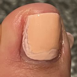 V Nail Salon - A not so clean polish job