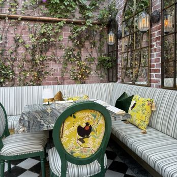 Amour Weho - Larger patio - French Near Me - West Hollywood, California