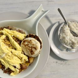 Apollo Beach Diner - Meat skillet with grits
