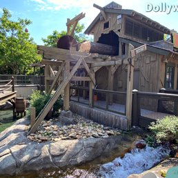 Exterior photo of Dollywood - Pigeon Forge, Tennessee Exterior photo of Dollywood - Pigeon Forge, Tennessee