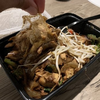 Malai Kitchen - Chicken and Broccoli Noodles - Vietnamese Near Me - Southlake, Texas
