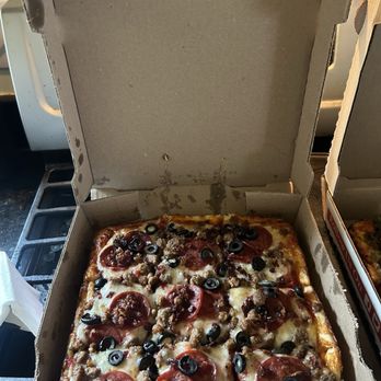 Amar Pizza - Meat Lovers Pizza Square Deep Dish with black olives. - Pizza Near Me - Hamtramck, Michigan Amar Pizza - Meat Lovers Pizza Square Deep Dish with black olives. - Pizza Near Me - Hamtramck, Michigan