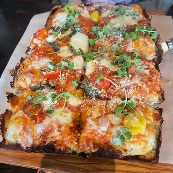 Ella's Italian Pub - Geneva - Monnas Sunday Pie - Pizza Near Me - Geneva, Illinois Ella's Italian Pub - Geneva - Monnas Sunday Pie - Pizza Near Me - Geneva, Illinois