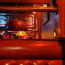Elmhurst Tap Room - Ambiance