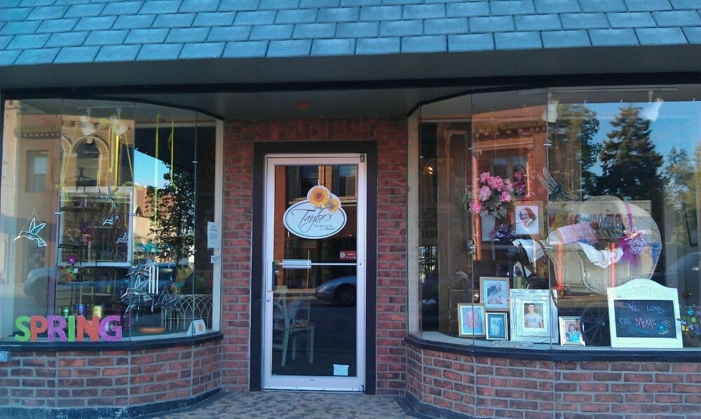 TAYLOR’S COUNTRY FLORIST Updated October 2024 215 E Michigan Ave