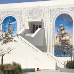 Newport Harbor High School - Beautiful mural, no graffiti.