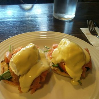Mad Spuds Cafe - Eggs Benedict with salmon - Restaurants Near Me - Surry Hills, NSW