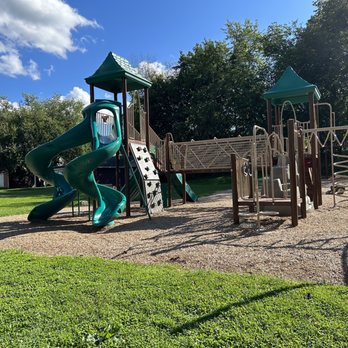 Veterans Memorial Park - Elaborate jungle gym - Parks Near Me - Wappingers Falls, New York