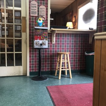 Martin Auto Service - Front desk in the small waiting area. - Auto Repair Near Me - New Bern, North Carolina Martin Auto Service - Front desk in the small waiting area. - Auto Repair Near Me - New Bern, North Carolina