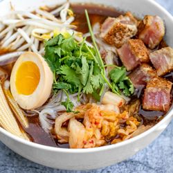Seared Chilled Tuna Noodle Bowl