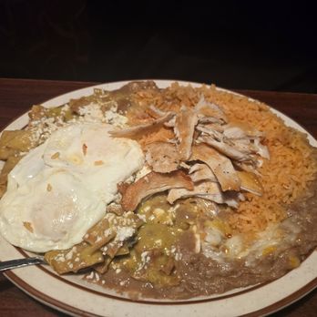 Casa Jimenez - Chilaquiles con pollo - Mexican Near Me - Perris, California Casa Jimenez - Chilaquiles con pollo - Mexican Near Me - Perris, California