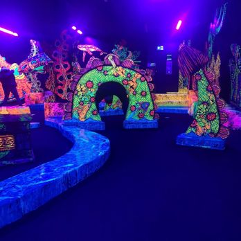 Putting Edge - Mini Golf Near Me - Scarborough, Ontario