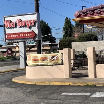 Nice Burger - Front of Nice Burger restaurant - Burgers Near Me - Santa Ana, California Nice Burger - Front of Nice Burger restaurant - Burgers Near Me - Santa Ana, California